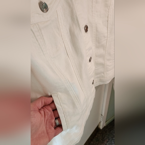 NWT- Maruices White Denim Jacket Size Large - Picture 3 of 12